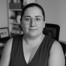 Anabel Yuste trabajando en la oficina 